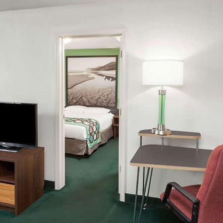 Super 8 By Wyndham Stevensville St Joseph Buitenkant foto